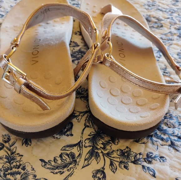 Rose gold Vionic sandals - Picture 3 of 6